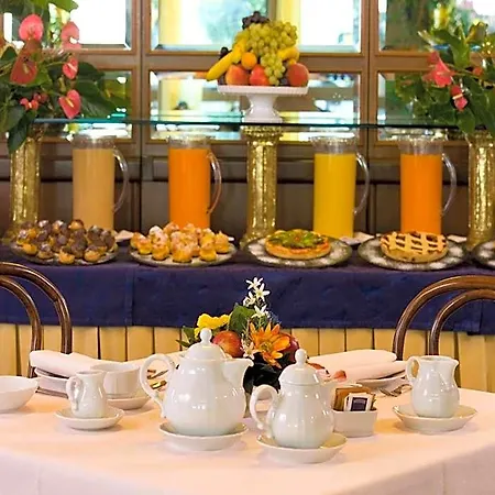 Отель Savoy Пезаро