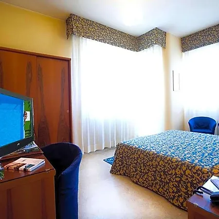 Отель Savoy Пезаро
