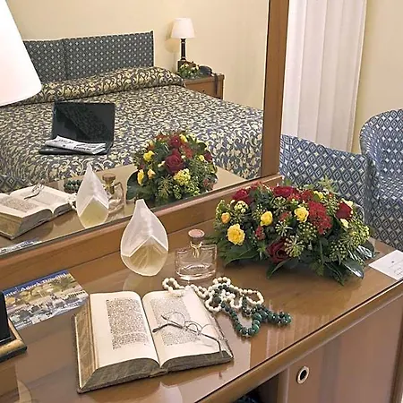 Отель Savoy Пезаро