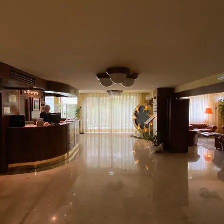 Savoy 4*